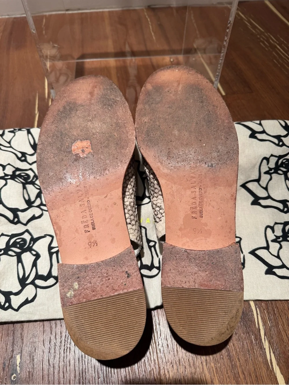 Freda Salvador, the  ‘Rush’ Cream & Taupe Snakeskin Slingback Shoes. Size 9.5